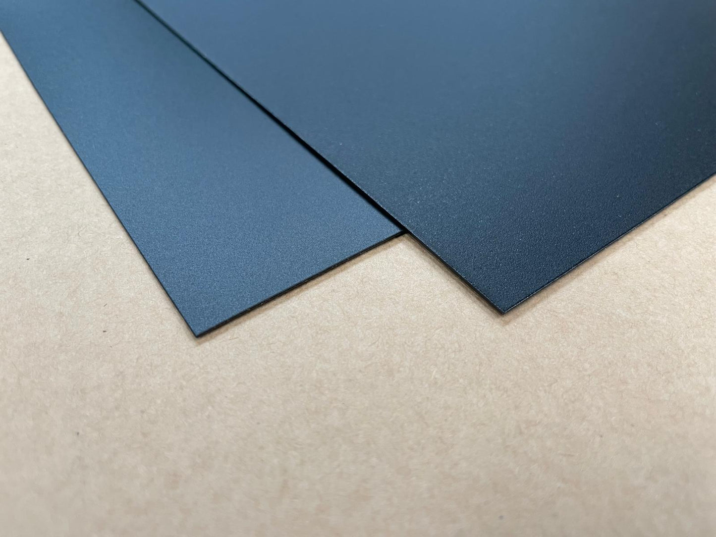 Pack PP noir 0,8 mm, 10 plaques de 61 x 37 cm